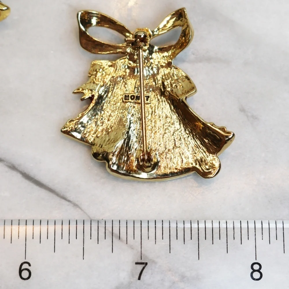 🎄🧑🏻‍🎄✨ Monet Holiday Bell Brooch with Gold & Red Enamel Highlights ⚜️🎁🎄✨
